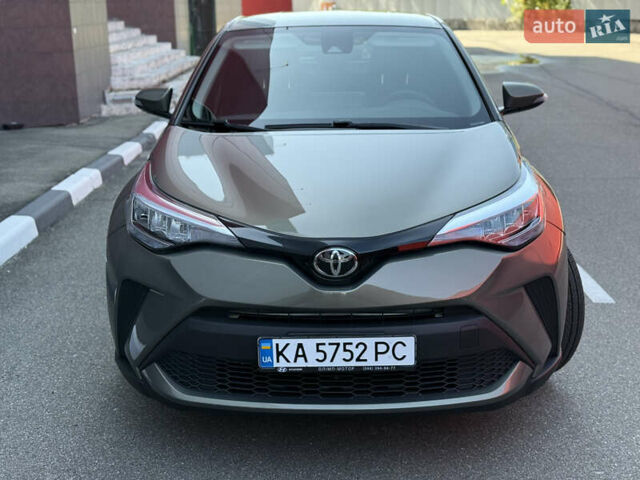 Зеленый Тойота C-HR, объемом двигателя 2 л и пробегом 2 тыс. км за 19700 $, фото 3 на Automoto.ua