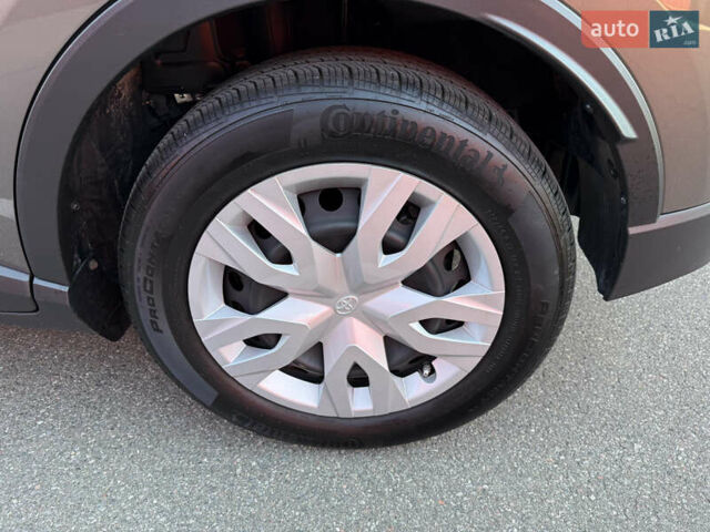 Зеленый Тойота C-HR, объемом двигателя 2 л и пробегом 2 тыс. км за 19700 $, фото 43 на Automoto.ua