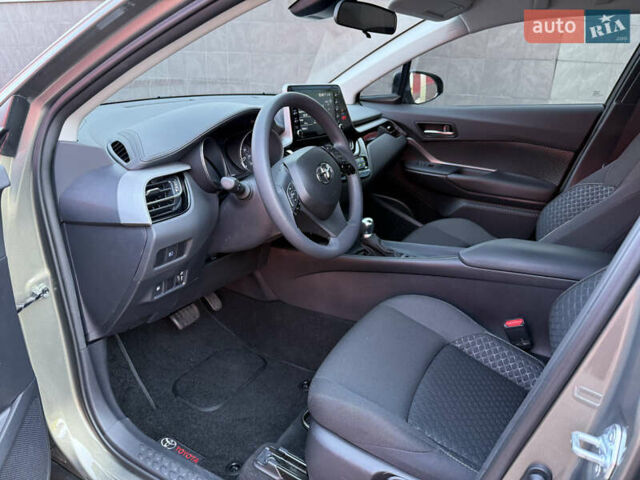 Зелений Тойота C-HR, об'ємом двигуна 2 л та пробігом 2 тис. км за 20999 $, фото 28 на Automoto.ua