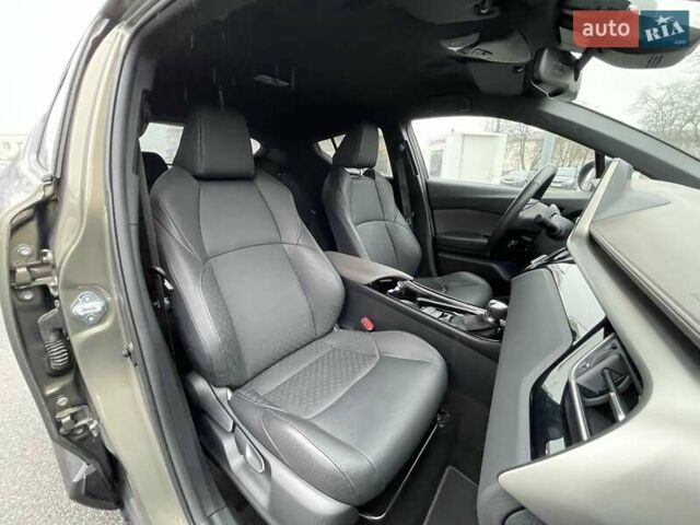 Зеленый Тойота C-HR, объемом двигателя 1.99 л и пробегом 32 тыс. км за 34999 $, фото 10 на Automoto.ua