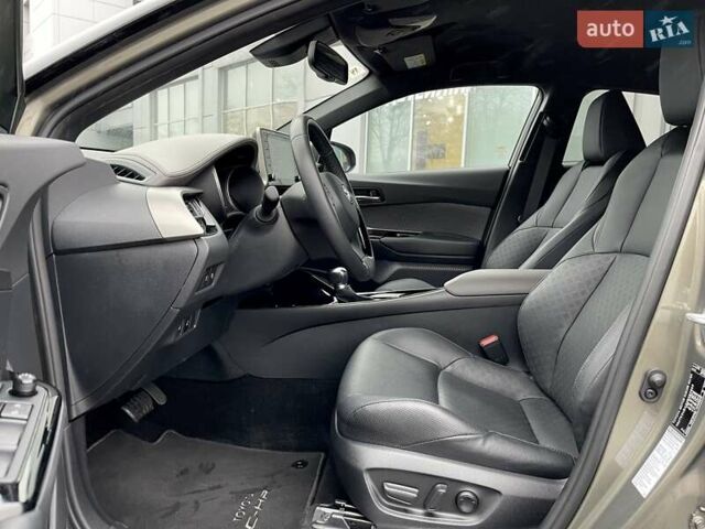 Зеленый Тойота C-HR, объемом двигателя 1.99 л и пробегом 32 тыс. км за 34999 $, фото 13 на Automoto.ua