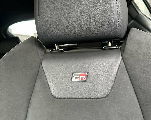 Зеленый Тойота C-HR, объемом двигателя 1.99 л и пробегом 18 тыс. км за 30800 $, фото 18 на Automoto.ua