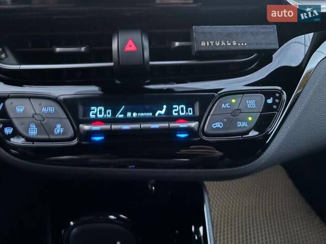 Оранжевый Тойота C-HR, объемом двигателя 1.99 л и пробегом 55 тыс. км за 33000 $, фото 22 на Automoto.ua