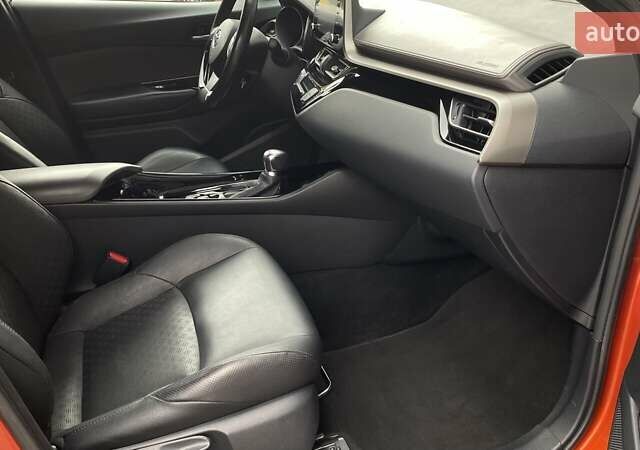 Оранжевый Тойота C-HR, объемом двигателя 1.99 л и пробегом 108 тыс. км за 26966 $, фото 5 на Automoto.ua