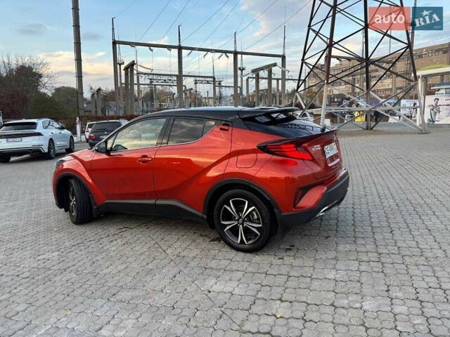 Оранжевый Тойота C-HR, объемом двигателя 1.99 л и пробегом 55 тыс. км за 33000 $, фото 3 на Automoto.ua