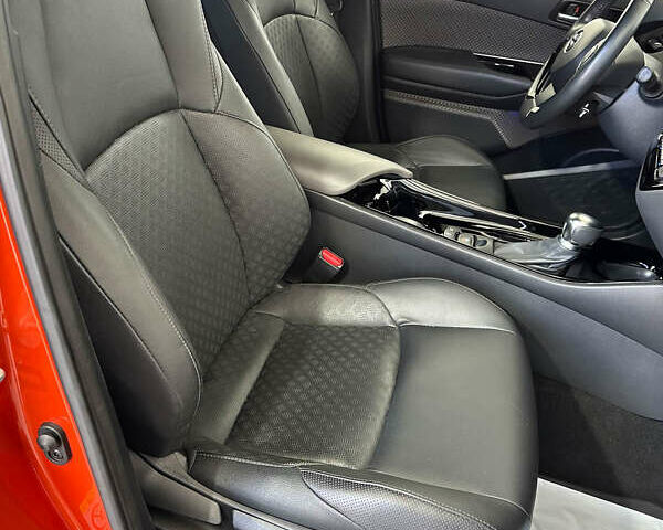 Помаранчевий Тойота C-HR, об'ємом двигуна 1.99 л та пробігом 41 тис. км за 29450 $, фото 6 на Automoto.ua