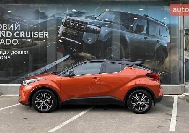 Оранжевый Тойота C-HR, объемом двигателя 1.99 л и пробегом 108 тыс. км за 26966 $, фото 2 на Automoto.ua