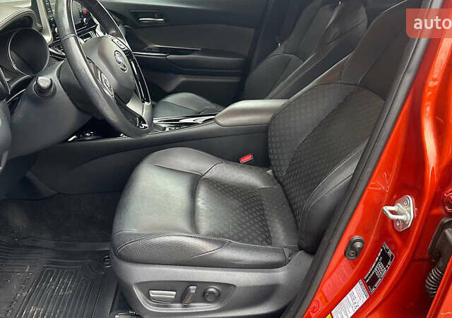 Помаранчевий Тойота C-HR, об'ємом двигуна 1.99 л та пробігом 60 тис. км за 27500 $, фото 6 на Automoto.ua