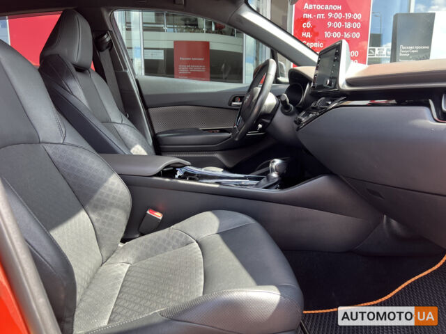 Помаранчевий Тойота C-HR, об'ємом двигуна 2 л та пробігом 55 тис. км за 1150000 $, фото 9 на Automoto.ua