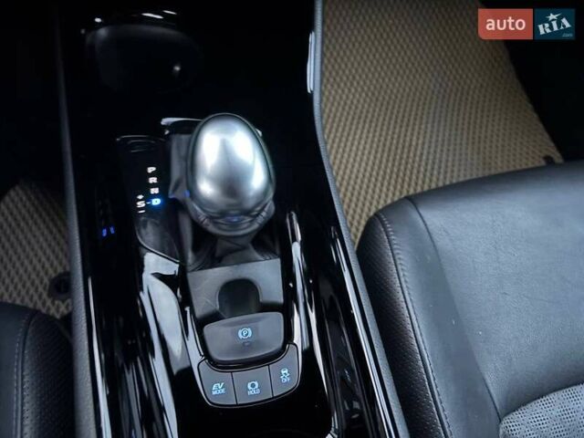 Оранжевый Тойота C-HR, объемом двигателя 1.99 л и пробегом 55 тыс. км за 33000 $, фото 24 на Automoto.ua