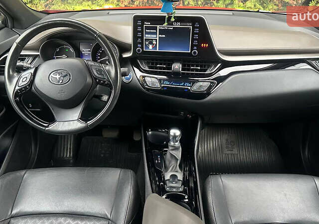 Помаранчевий Тойота C-HR, об'ємом двигуна 1.99 л та пробігом 60 тис. км за 27500 $, фото 5 на Automoto.ua