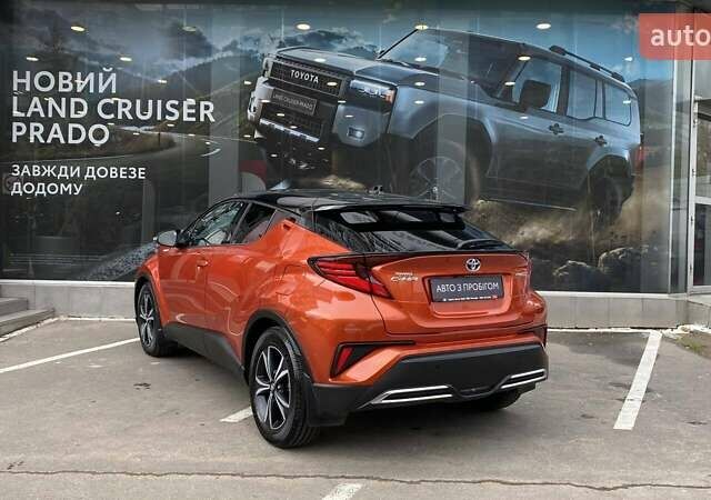Оранжевый Тойота C-HR, объемом двигателя 1.99 л и пробегом 108 тыс. км за 26966 $, фото 1 на Automoto.ua