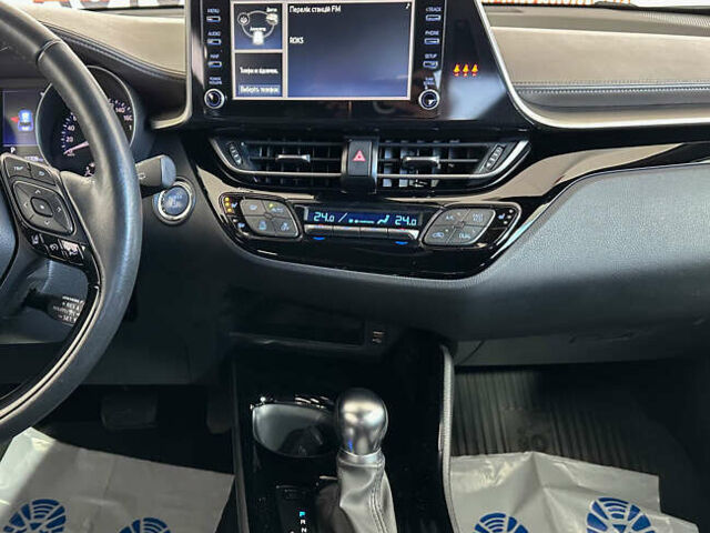 Помаранчевий Тойота C-HR, об'ємом двигуна 1.99 л та пробігом 41 тис. км за 29450 $, фото 12 на Automoto.ua