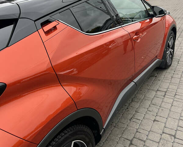 Оранжевый Тойота C-HR, объемом двигателя 1.99 л и пробегом 22 тыс. км за 32000 $, фото 1 на Automoto.ua