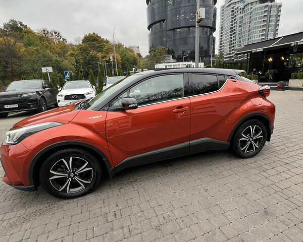 Оранжевый Тойота C-HR, объемом двигателя 1.99 л и пробегом 22 тыс. км за 32000 $, фото 3 на Automoto.ua