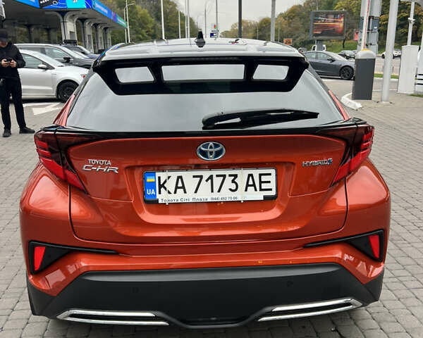 Оранжевый Тойота C-HR, объемом двигателя 1.99 л и пробегом 22 тыс. км за 32000 $, фото 2 на Automoto.ua