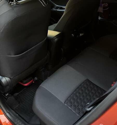 Оранжевый Тойота C-HR, объемом двигателя 1.8 л и пробегом 77 тыс. км за 27000 $, фото 18 на Automoto.ua