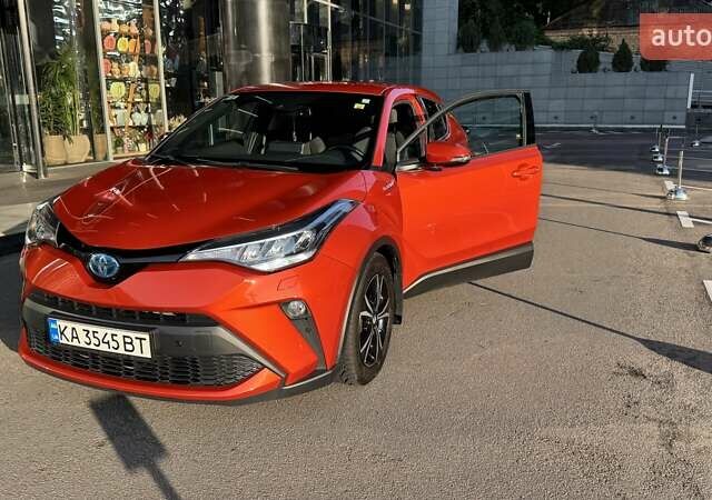 Оранжевый Тойота C-HR, объемом двигателя 1.8 л и пробегом 77 тыс. км за 27000 $, фото 2 на Automoto.ua