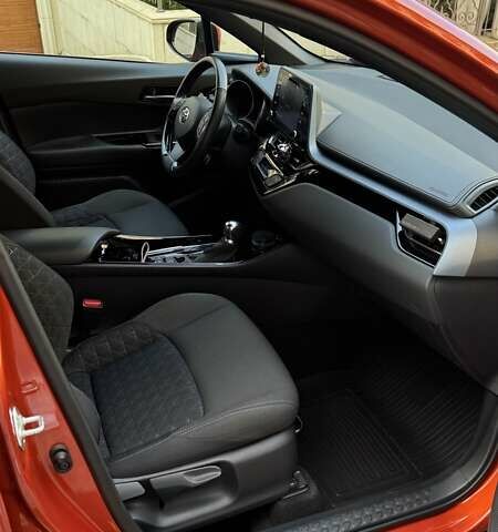 Оранжевый Тойота C-HR, объемом двигателя 1.8 л и пробегом 77 тыс. км за 27000 $, фото 20 на Automoto.ua