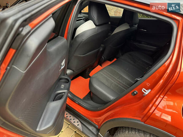 Оранжевый Тойота C-HR, объемом двигателя 1.99 л и пробегом 19 тыс. км за 33600 $, фото 16 на Automoto.ua