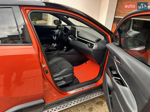 Оранжевый Тойота C-HR, объемом двигателя 1.99 л и пробегом 19 тыс. км за 33600 $, фото 10 на Automoto.ua