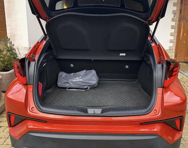 Оранжевый Тойота C-HR, объемом двигателя 1.99 л и пробегом 19 тыс. км за 33600 $, фото 13 на Automoto.ua