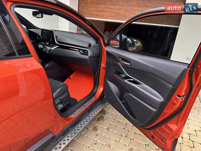 Оранжевый Тойота C-HR, объемом двигателя 1.99 л и пробегом 19 тыс. км за 33600 $, фото 5 на Automoto.ua