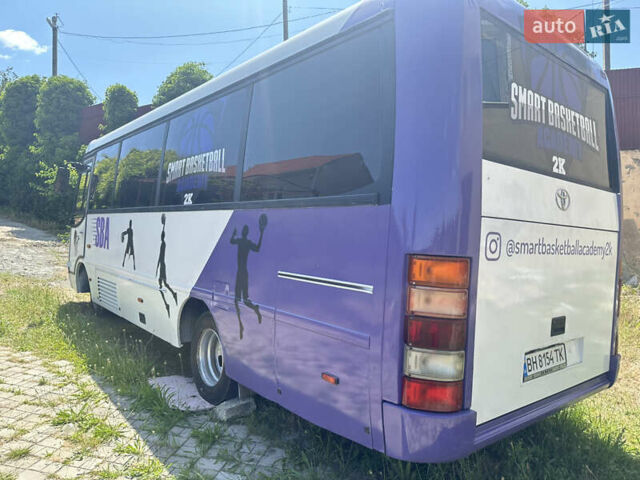 Белый Тойота Каэтано, объемом двигателя 4.2 л и пробегом 650 тыс. км за 9500 $, фото 1 на Automoto.ua