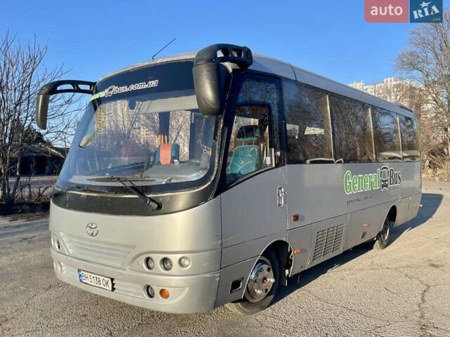 Серый Тойота Каэтано, объемом двигателя 4.1 л и пробегом 500 тыс. км за 13400 $, фото 12 на Automoto.ua
