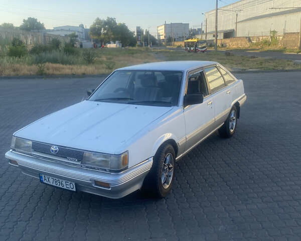 Белый Тойота Камри, объемом двигателя 1.8 л и пробегом 218 тыс. км за 1800 $, фото 1 на Automoto.ua