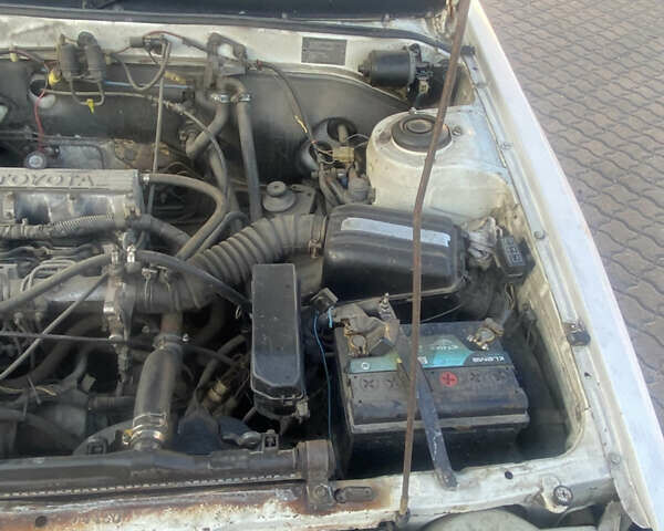 Белый Тойота Камри, объемом двигателя 1.8 л и пробегом 218 тыс. км за 1800 $, фото 12 на Automoto.ua