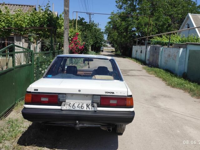 Белый Тойота Камри, объемом двигателя 1.8 л и пробегом 300 тыс. км за 1000 $, фото 4 на Automoto.ua