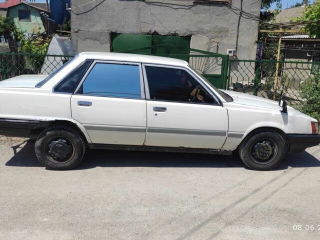 Белый Тойота Камри, объемом двигателя 1.8 л и пробегом 300 тыс. км за 1000 $, фото 5 на Automoto.ua