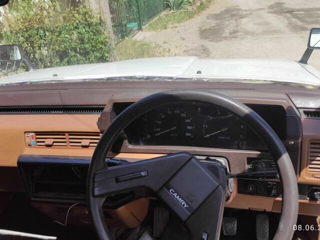 Белый Тойота Камри, объемом двигателя 1.8 л и пробегом 300 тыс. км за 1000 $, фото 7 на Automoto.ua