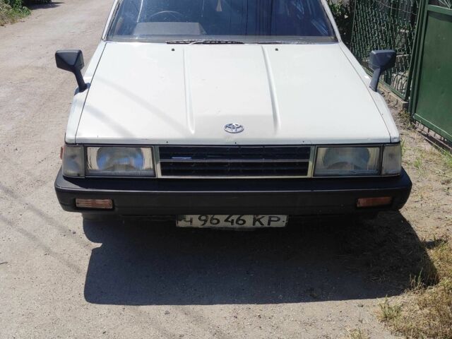 Белый Тойота Камри, объемом двигателя 1.8 л и пробегом 300 тыс. км за 1000 $, фото 6 на Automoto.ua