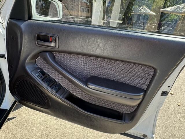 Білий Тойота Камрі, об'ємом двигуна 1.8 л та пробігом 203 тис. км за 4050 $, фото 5 на Automoto.ua