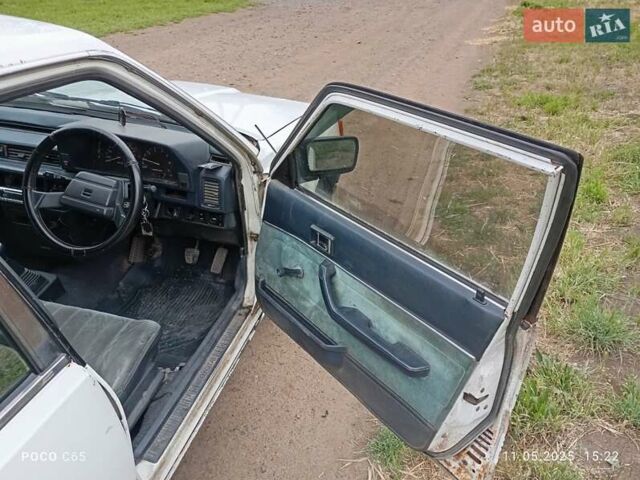 Білий Тойота Камрі, об'ємом двигуна 1.8 л та пробігом 350 тис. км за 700 $, фото 9 на Automoto.ua