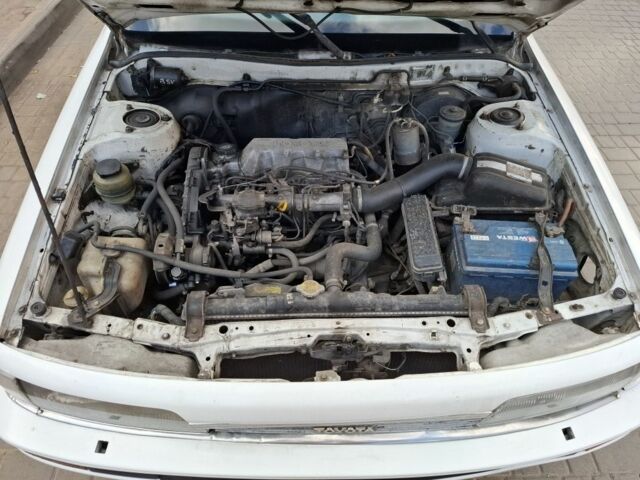 Белый Тойота Камри, объемом двигателя 2 л и пробегом 315 тыс. км за 1100 $, фото 16 на Automoto.ua