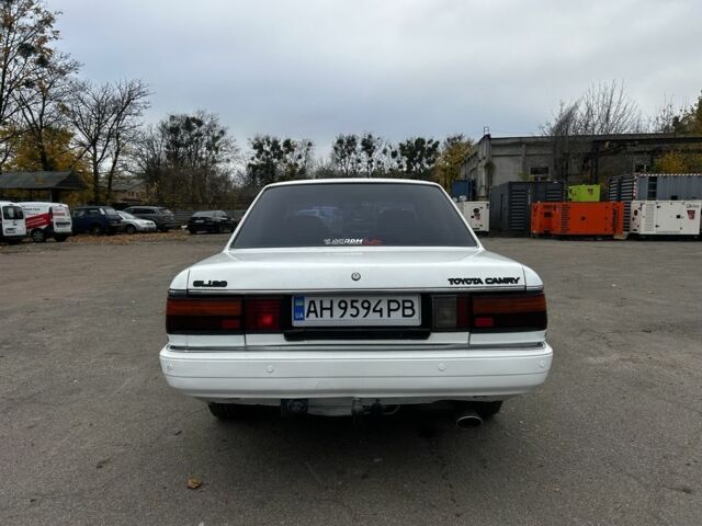 Белый Тойота Камри, объемом двигателя 2 л и пробегом 300 тыс. км за 1100 $, фото 4 на Automoto.ua