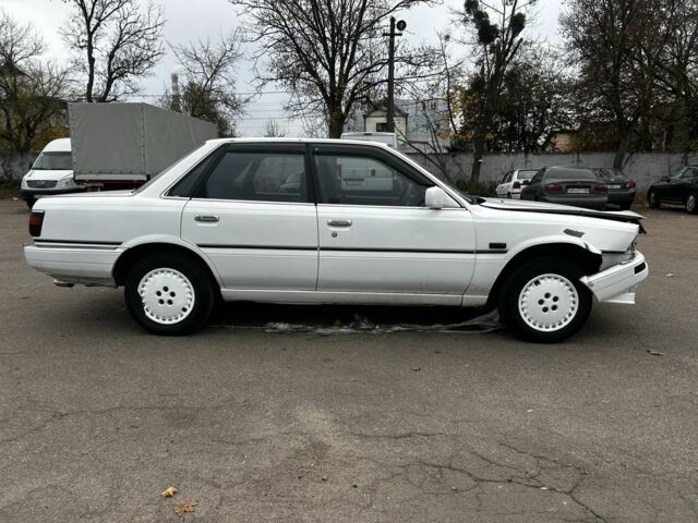 Белый Тойота Камри, объемом двигателя 2 л и пробегом 300 тыс. км за 1100 $, фото 2 на Automoto.ua