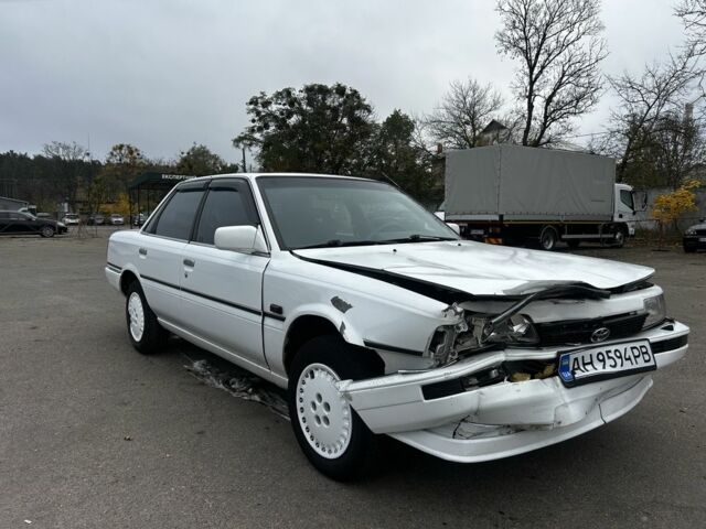 Белый Тойота Камри, объемом двигателя 2 л и пробегом 300 тыс. км за 1100 $, фото 1 на Automoto.ua