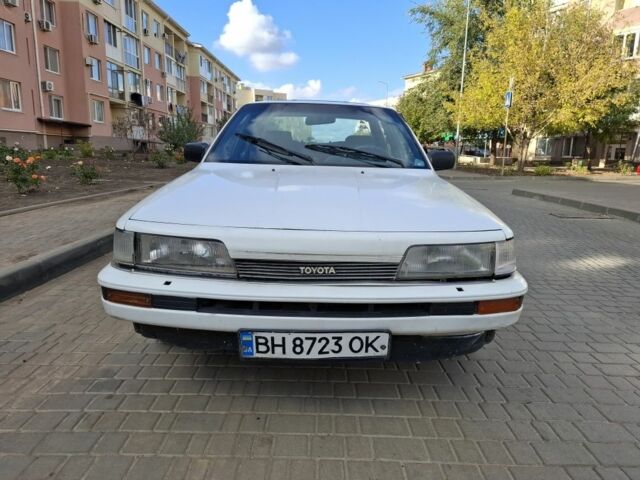 Белый Тойота Камри, объемом двигателя 2 л и пробегом 315 тыс. км за 1100 $, фото 1 на Automoto.ua