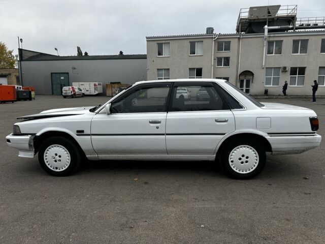 Белый Тойота Камри, объемом двигателя 2 л и пробегом 300 тыс. км за 1100 $, фото 3 на Automoto.ua