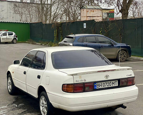 Белый Тойота Камри, объемом двигателя 2.16 л и пробегом 300 тыс. км за 2250 $, фото 4 на Automoto.ua