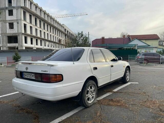 Белый Тойота Камри, объемом двигателя 2.2 л и пробегом 550 тыс. км за 2200 $, фото 3 на Automoto.ua