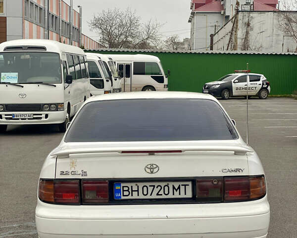 Белый Тойота Камри, объемом двигателя 2.16 л и пробегом 300 тыс. км за 2250 $, фото 5 на Automoto.ua