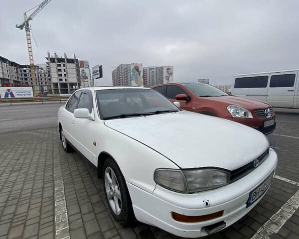 Белый Тойота Камри, объемом двигателя 2.2 л и пробегом 500 тыс. км за 2500 $, фото 1 на Automoto.ua