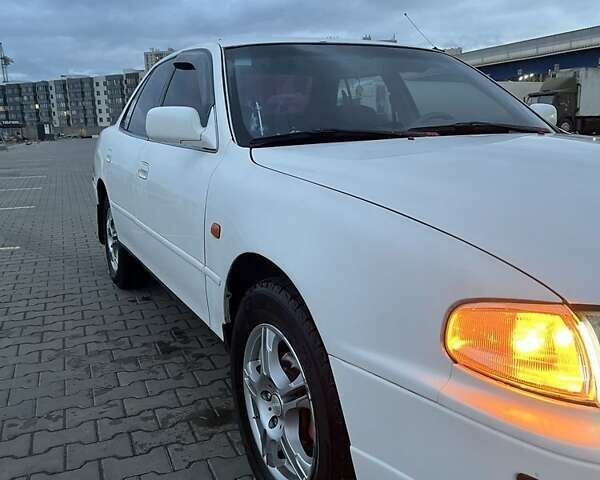 Белый Тойота Камри, объемом двигателя 2.2 л и пробегом 464 тыс. км за 2500 $, фото 2 на Automoto.ua