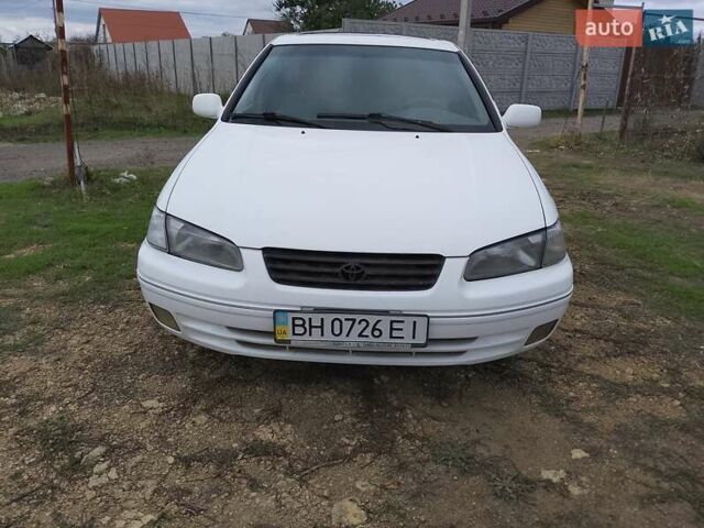 Білий Тойота Камрі, об'ємом двигуна 2.2 л та пробігом 400 тис. км за 3100 $, фото 3 на Automoto.ua