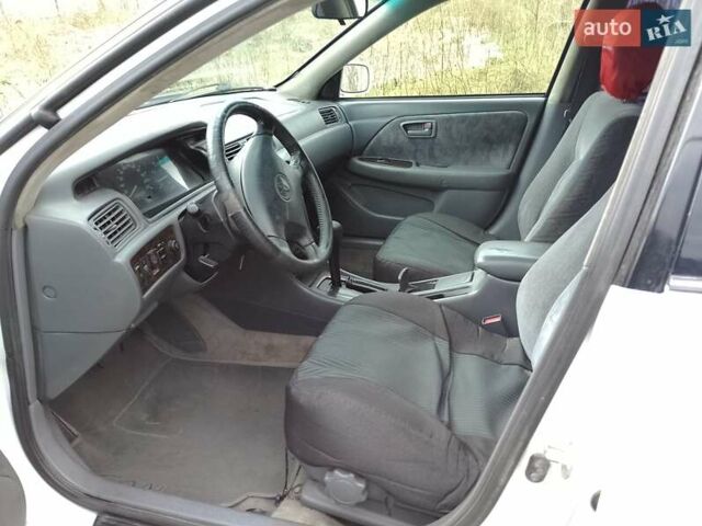 Білий Тойота Камрі, об'ємом двигуна 2.2 л та пробігом 400 тис. км за 3100 $, фото 1 на Automoto.ua